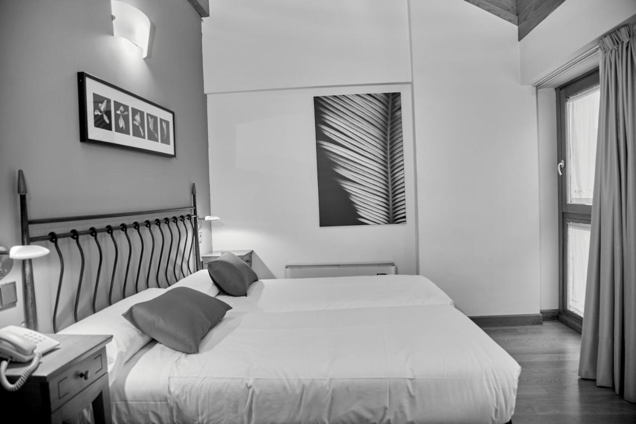 Hotel Casa Azcona Zizur Mayor ภายนอก รูปภาพ