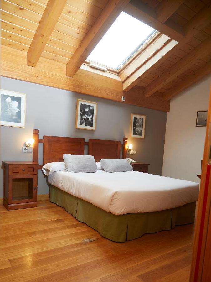 Hotel Casa Azcona Zizur Mayor ภายนอก รูปภาพ