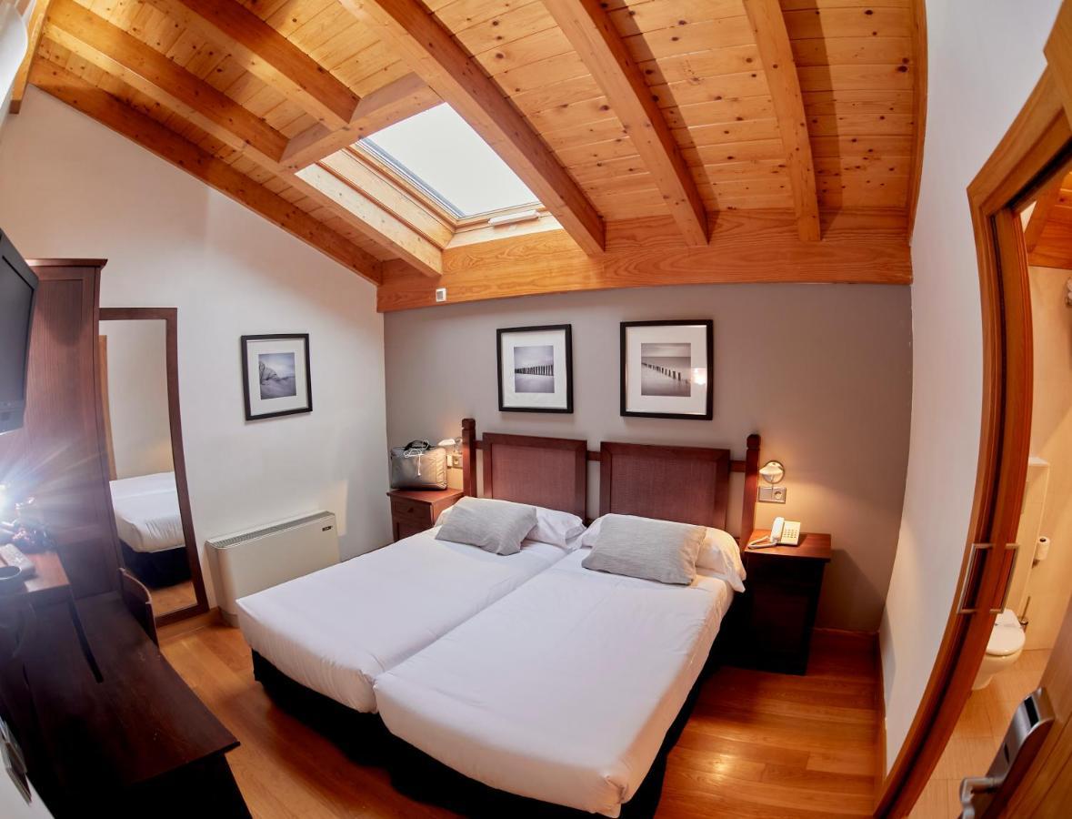 Hotel Casa Azcona Zizur Mayor ภายนอก รูปภาพ
