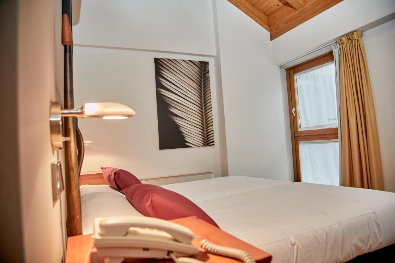 Hotel Casa Azcona Zizur Mayor ภายนอก รูปภาพ