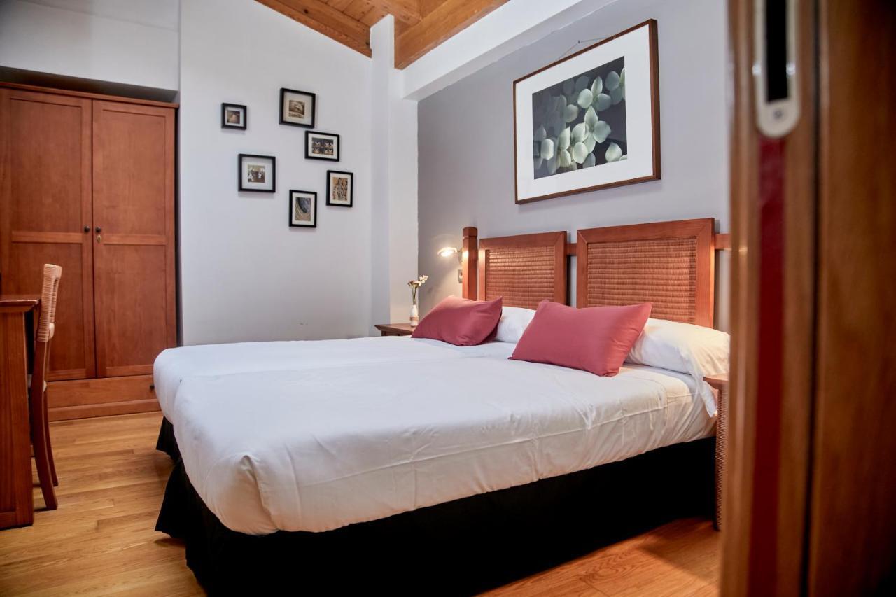 Hotel Casa Azcona Zizur Mayor ภายนอก รูปภาพ