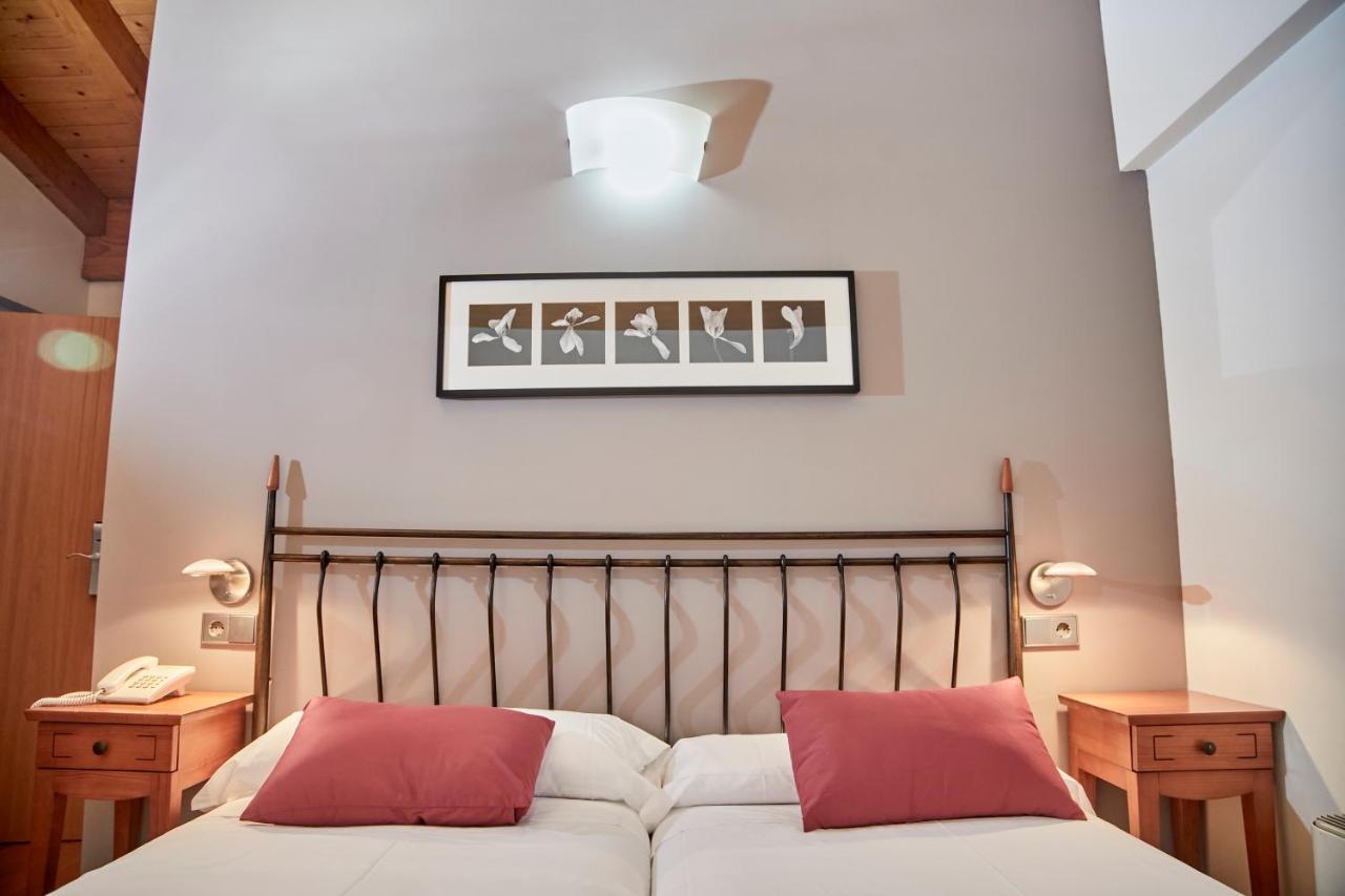 Hotel Casa Azcona Zizur Mayor ภายนอก รูปภาพ