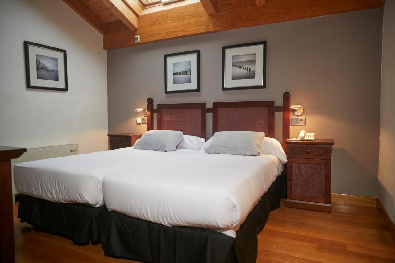 Hotel Casa Azcona Zizur Mayor ภายนอก รูปภาพ