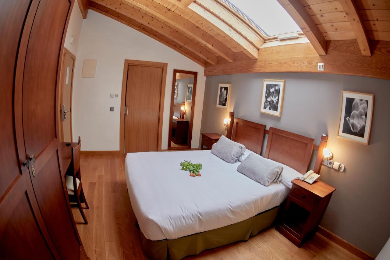 Hotel Casa Azcona Zizur Mayor ภายนอก รูปภาพ
