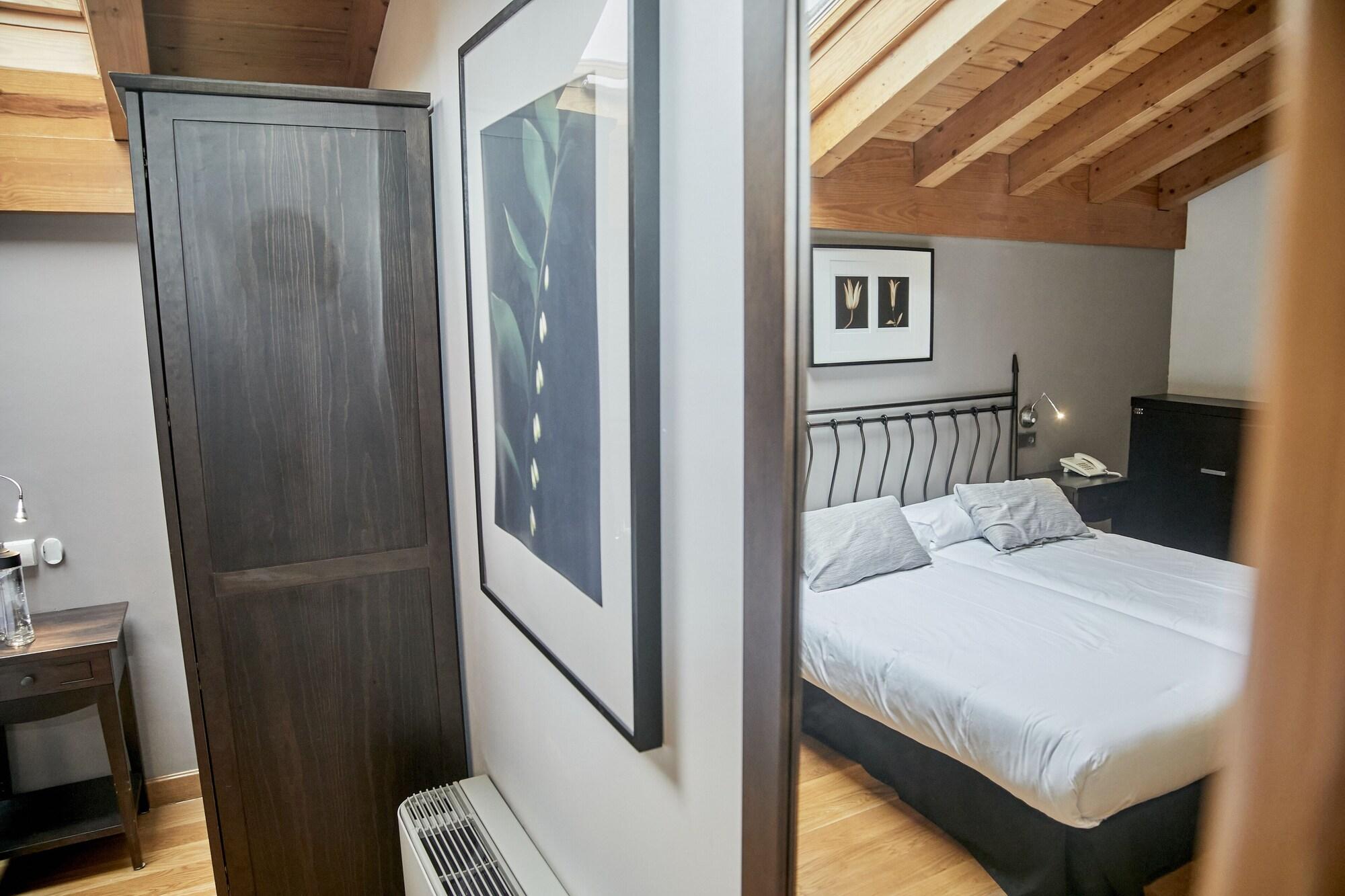 Hotel Casa Azcona Zizur Mayor ภายนอก รูปภาพ
