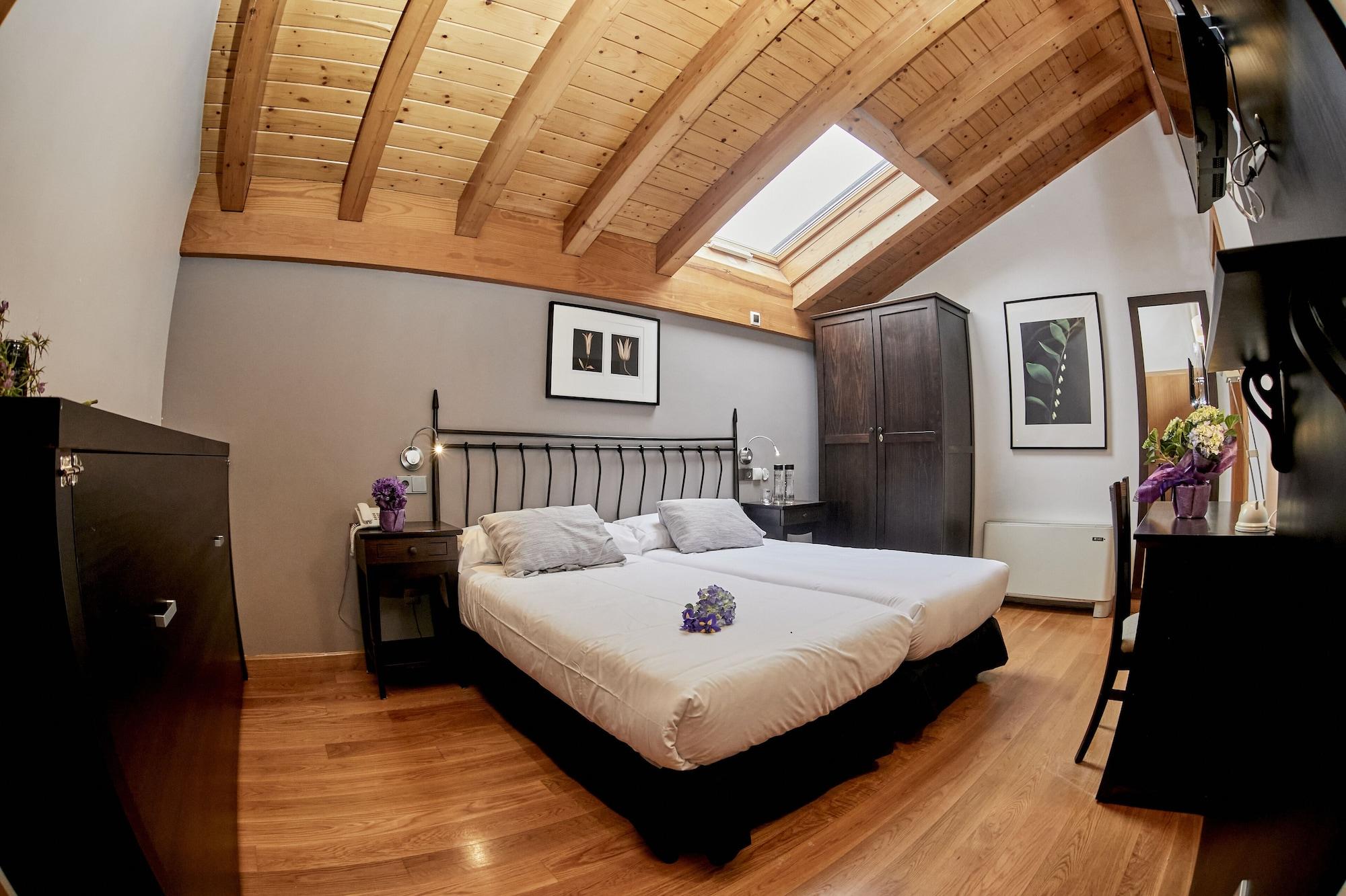 Hotel Casa Azcona Zizur Mayor ภายนอก รูปภาพ