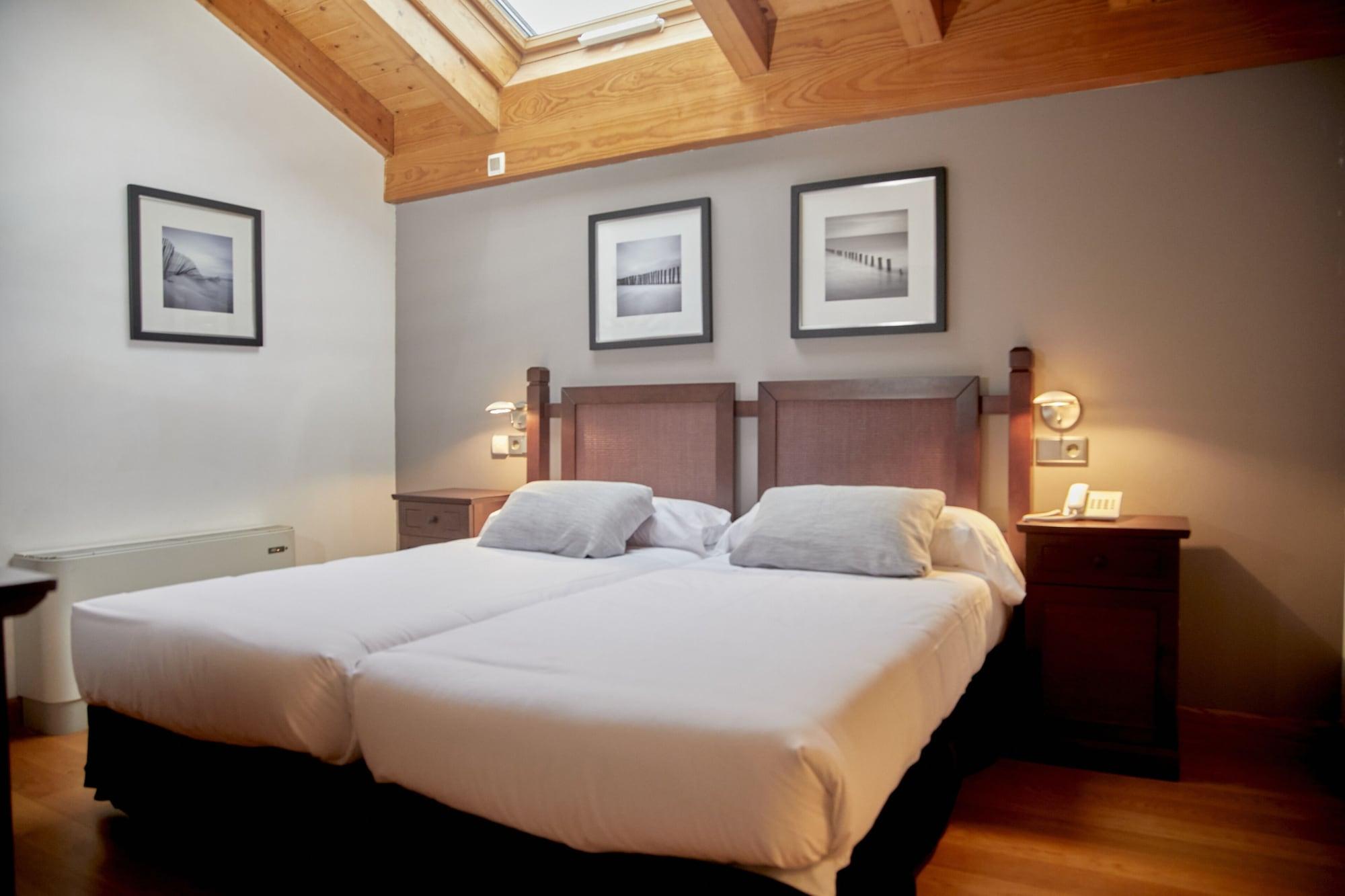 Hotel Casa Azcona Zizur Mayor ภายนอก รูปภาพ