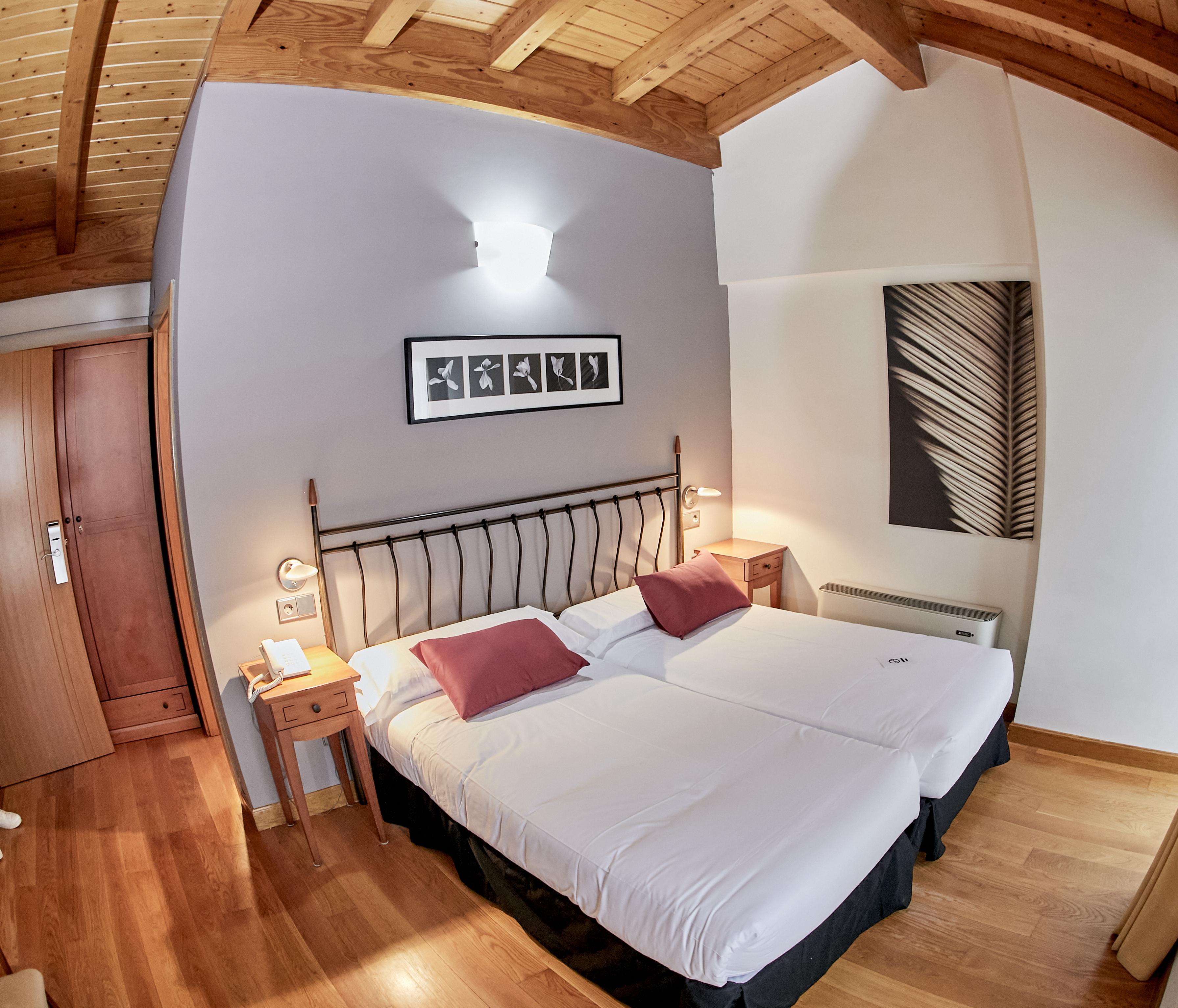 Hotel Casa Azcona Zizur Mayor ภายนอก รูปภาพ