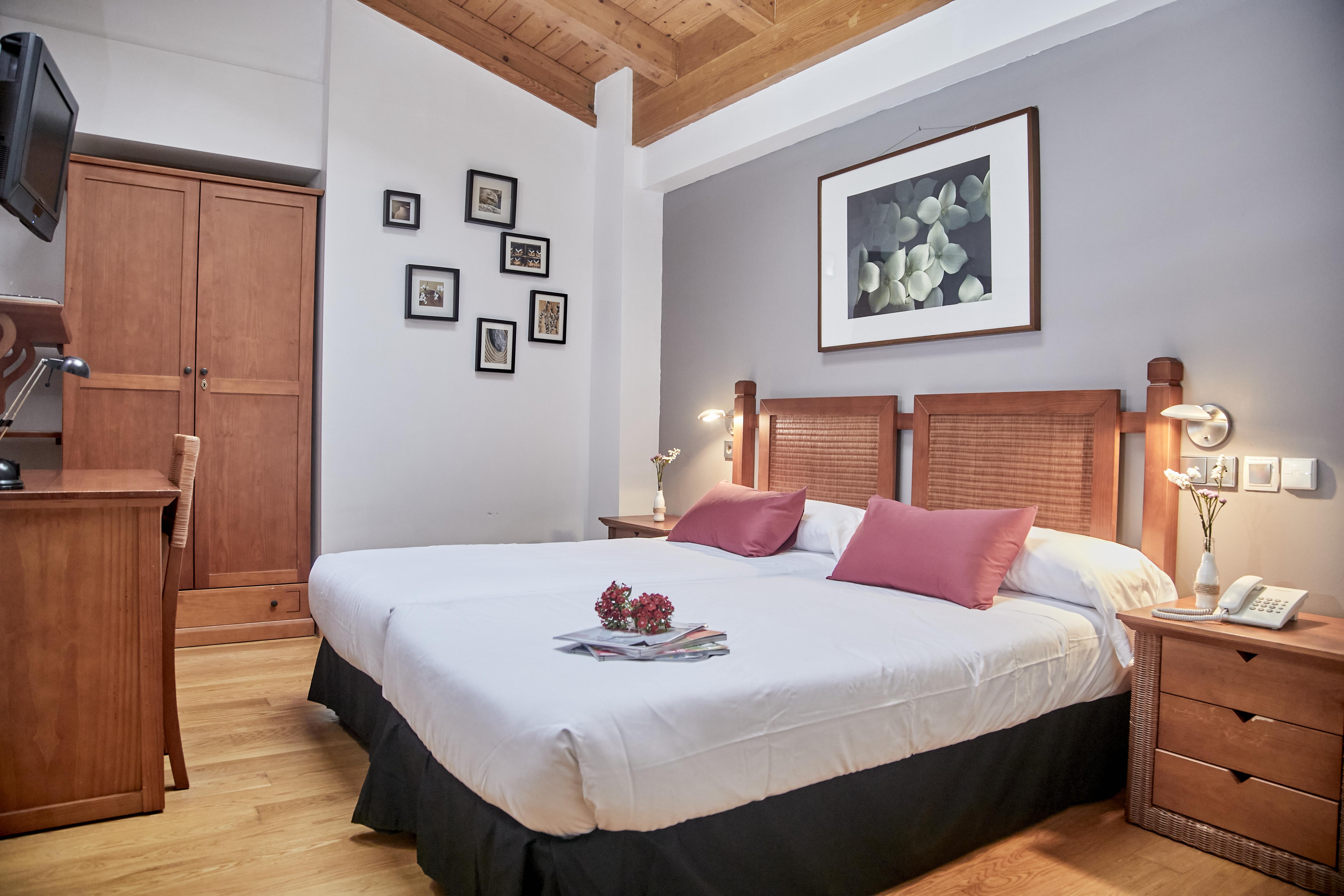 Hotel Casa Azcona Zizur Mayor ภายนอก รูปภาพ