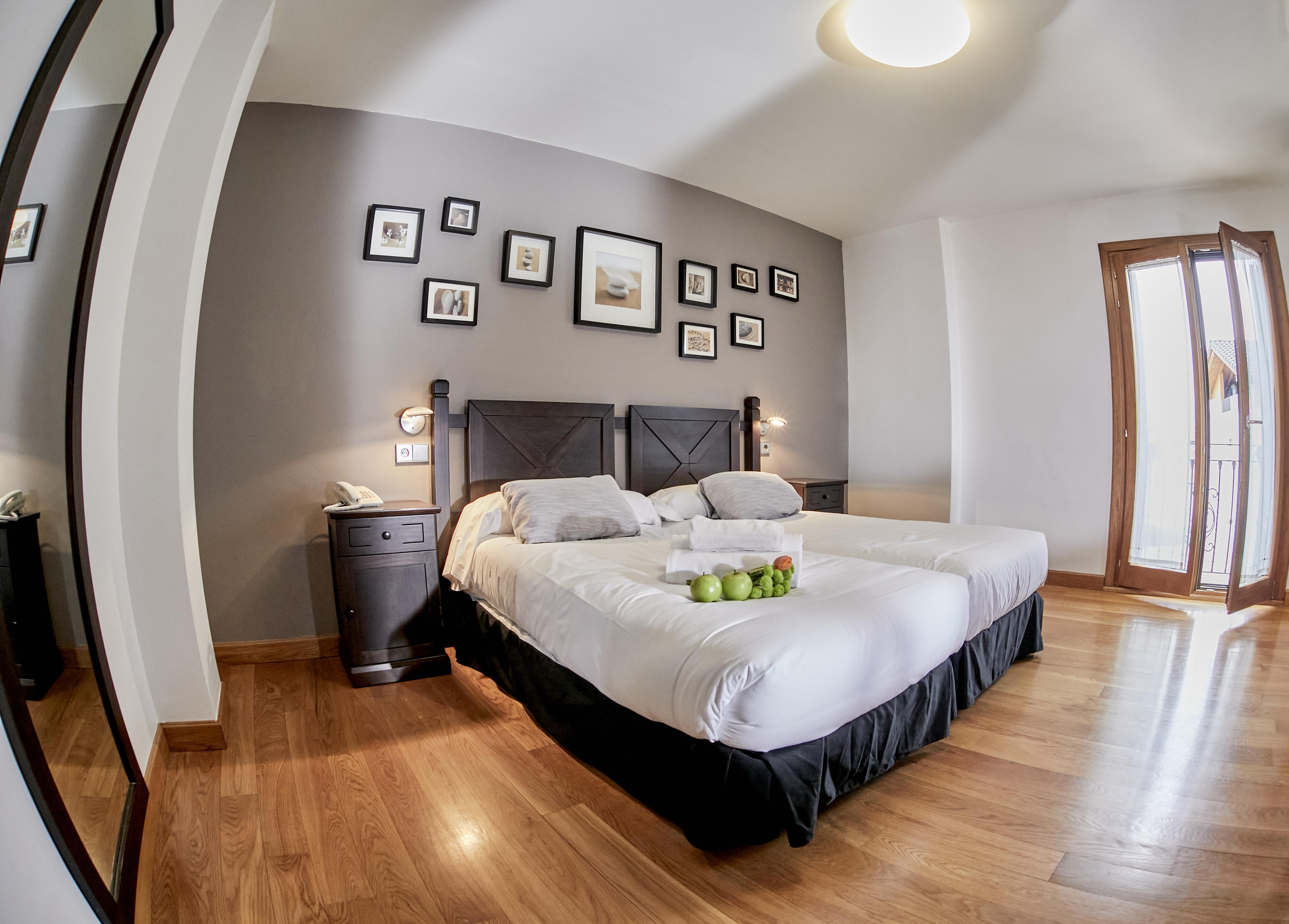 Hotel Casa Azcona Zizur Mayor ภายนอก รูปภาพ
